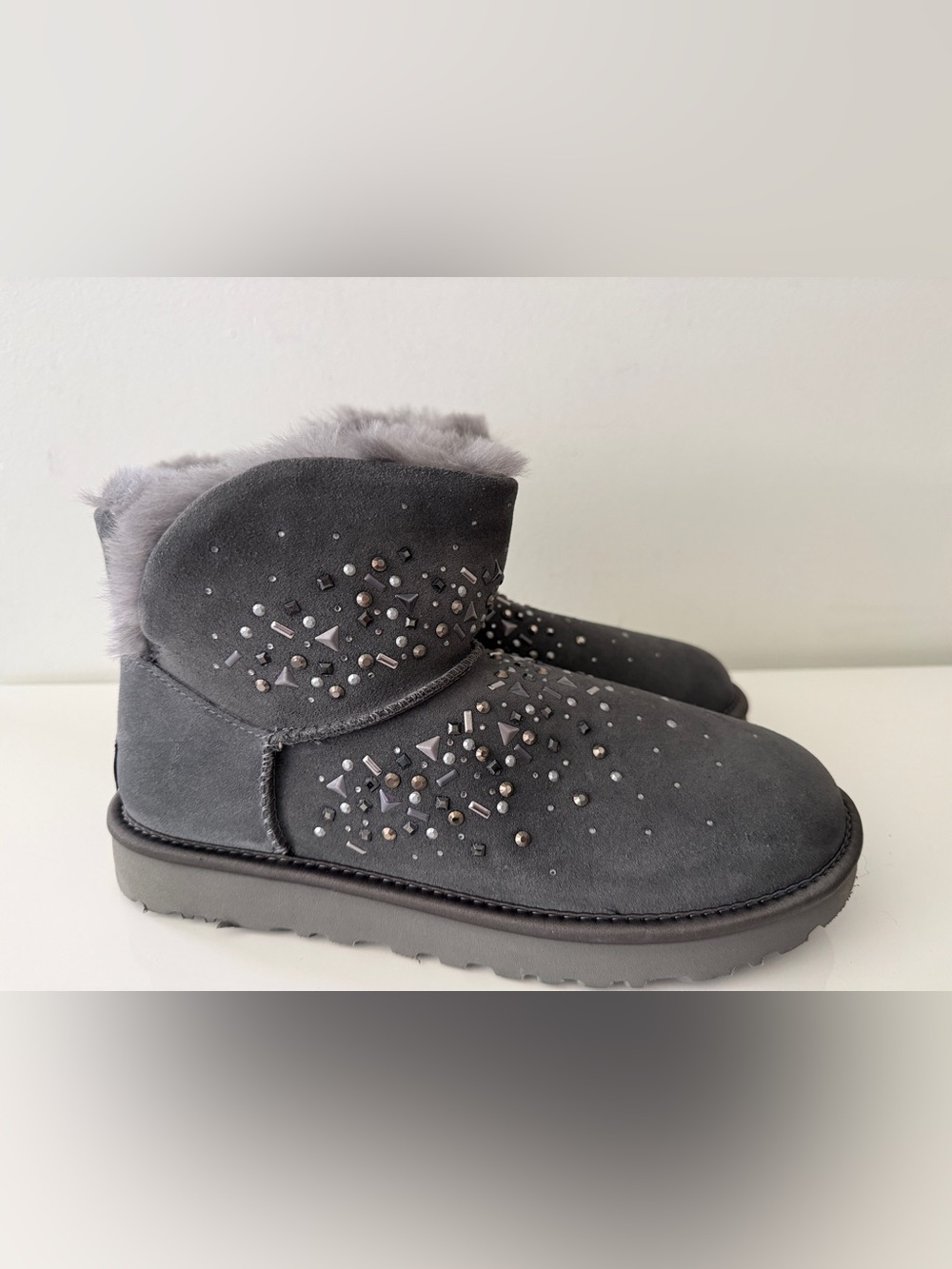 NWOB UGG Women's Classic Galaxy Bling Mini Shearling Boots | US  9 | Gray